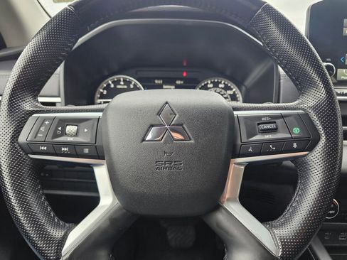 Used 2024 Mitsubishi Outlander SE image 19