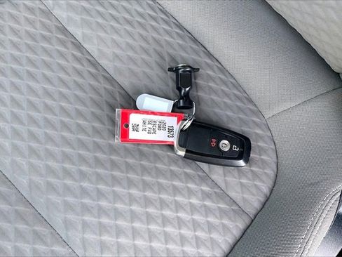 Used 2020 Ford Escape SE image 32