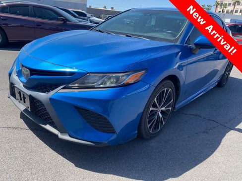 Used 2018 Toyota Camry SE FWD image 1