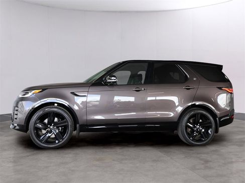 Used 2025 Land Rover Discovery Metropolitan Edition image 7