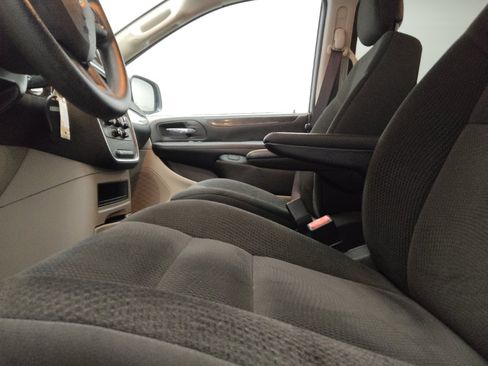 Used 2019 Dodge Grand Caravan SE w/ UConnect Hands-Free Group FWD image 17