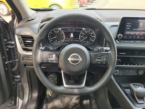 Used 2023 Nissan Rogue SV FWD image 17