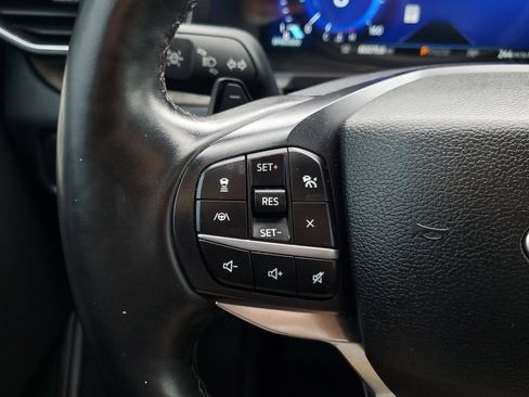 Used 2020 Ford Explorer Platinum w/ Premium Technology Package image 27