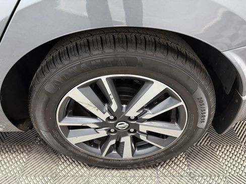 Used 2021 Nissan Versa SV FWD image 19