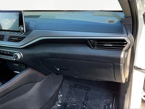 Used 2024 Nissan Altima 2.5 SR image 18