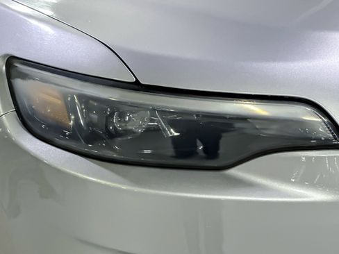 Used 2019 Jeep Cherokee Limited image 10