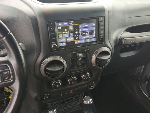 Used 2018 Jeep Wrangler Unlimited Sport S image 18