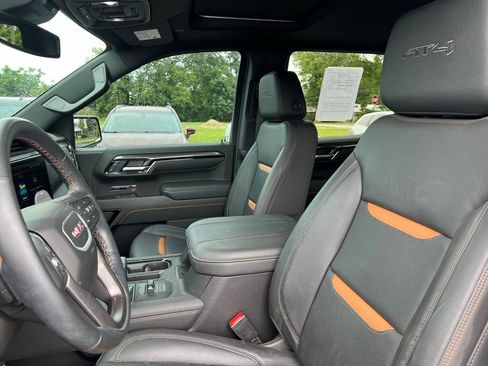 Used 2025 GMC Sierra 1500 AT4 w/ AT4 Premium Package AWD/4WD image 4