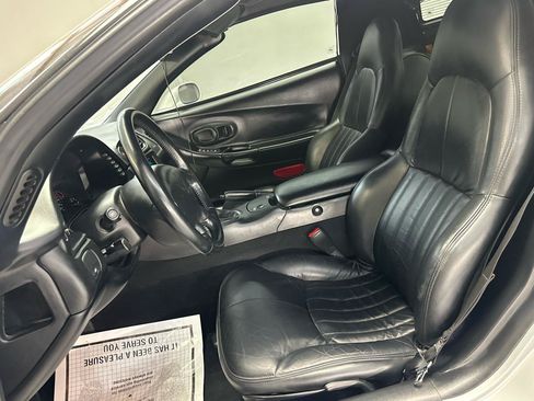 Used 2002 Chevrolet Corvette Coupe RWD image 15