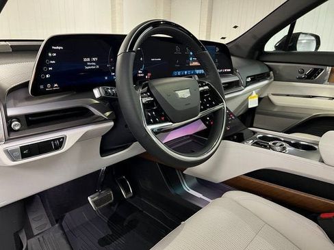 New 2026 Cadillac Vistiq Luxury w/ LPO, Floor Liner Package AWD/4WD image 14