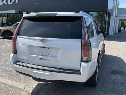 Used 2018 Cadillac Escalade Luxury RWD image 5