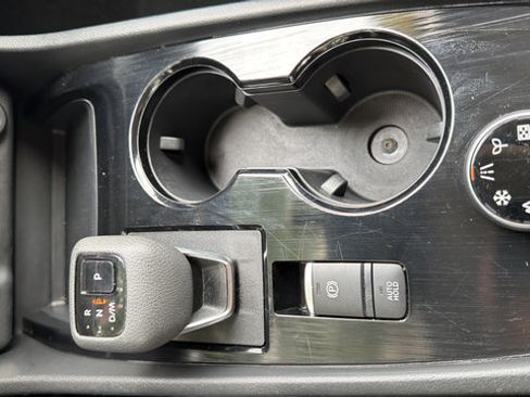 Used 2024 Nissan Rogue S AWD/4WD image 23