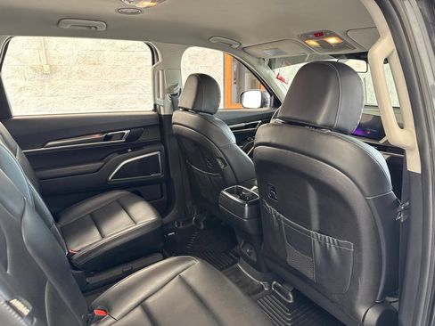 Used 2024 Kia Telluride S FWD image 43