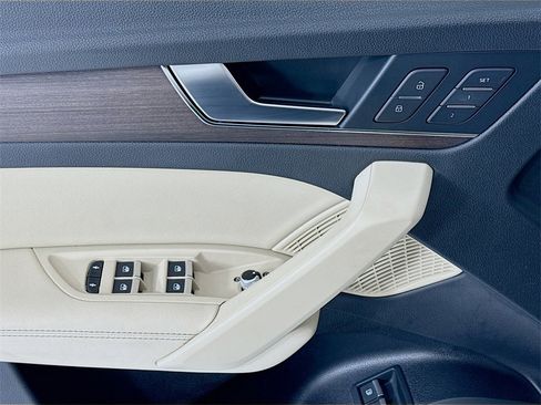 Used 2021 Audi Q5 e Prestige image 11