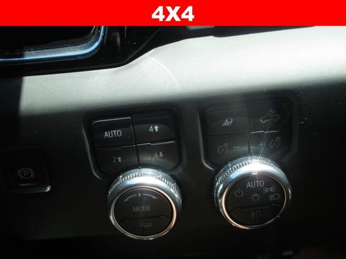 Used 2025 GMC Sierra 3500 Denali w/ Denali Reserve Package AWD/4WD image 31