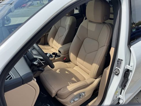 New 2026 Porsche Macan image 5