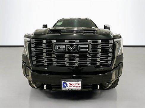 Used 2025 GMC Sierra 2500 Denali Ultimate image 2