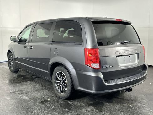 Used 2017 Dodge Grand Caravan SE image 9