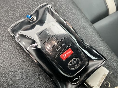 Used 2025 Toyota Camry SE FWD image 37