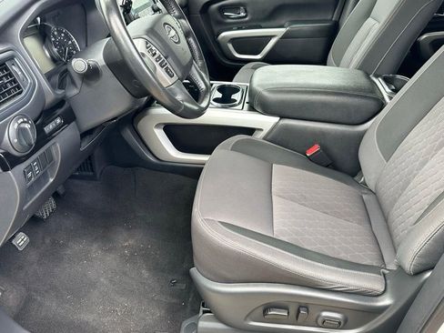 Used 2024 Nissan Titan SV w/ SV Convenience Package image 6