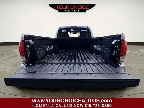 Used 2018 Toyota Tacoma SR5 AWD/4WD image 10