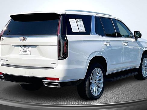 Used 2023 Cadillac Escalade Luxury AWD/4WD image 7