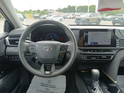 Used 2025 Toyota Camry LE FWD image 25