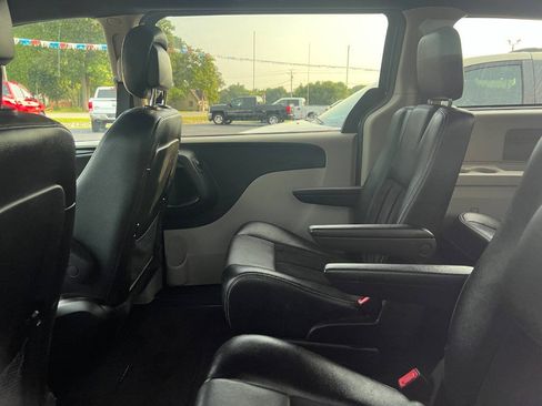 Used 2017 Dodge Grand Caravan SXT FWD image 12