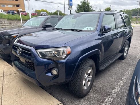 Used 2020 Toyota 4Runner SR5 Premium w/ Moonroof Package AWD/4WD image 2