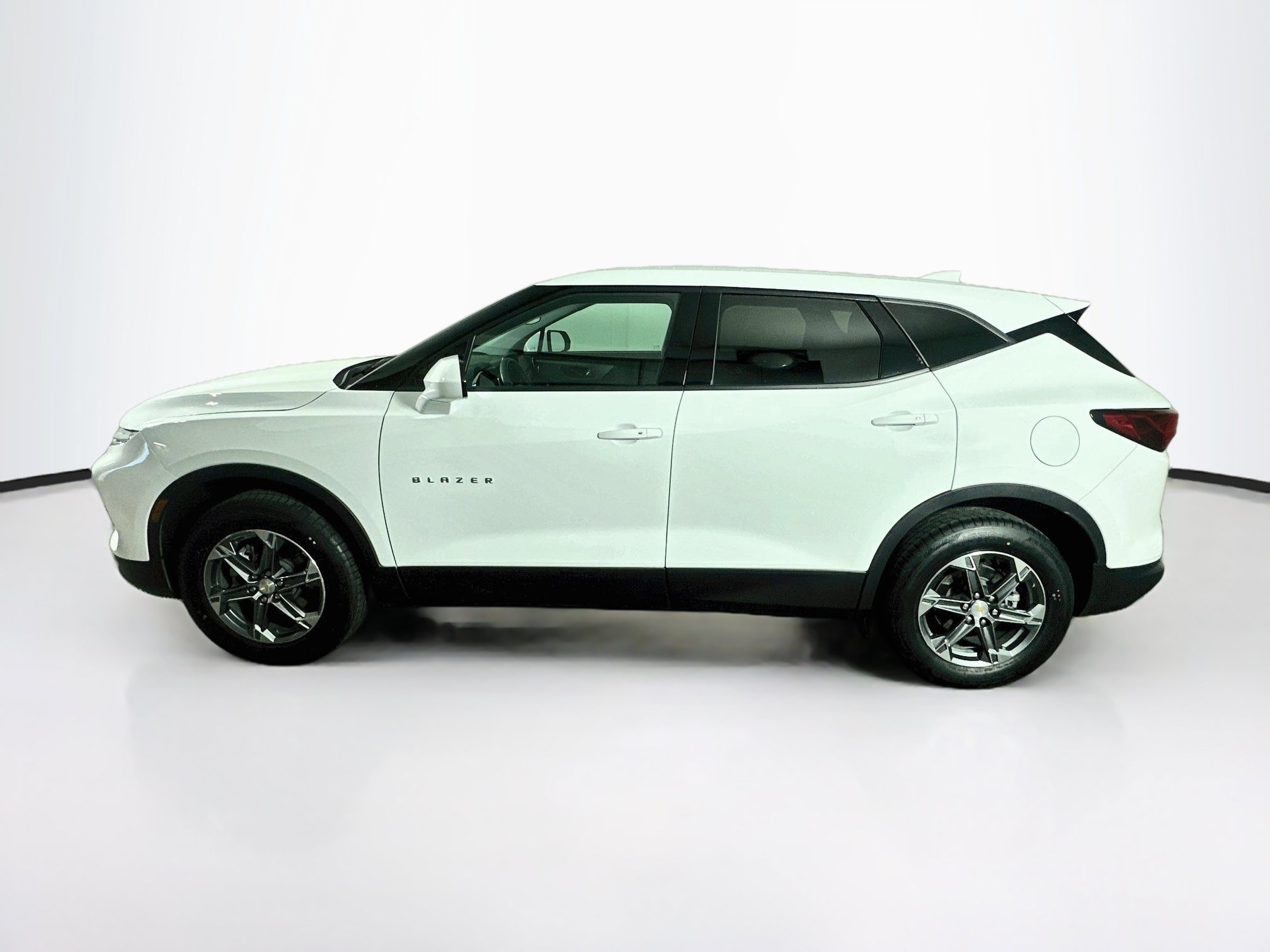 Used 2026 Chevrolet Blazer LT FWD image 4