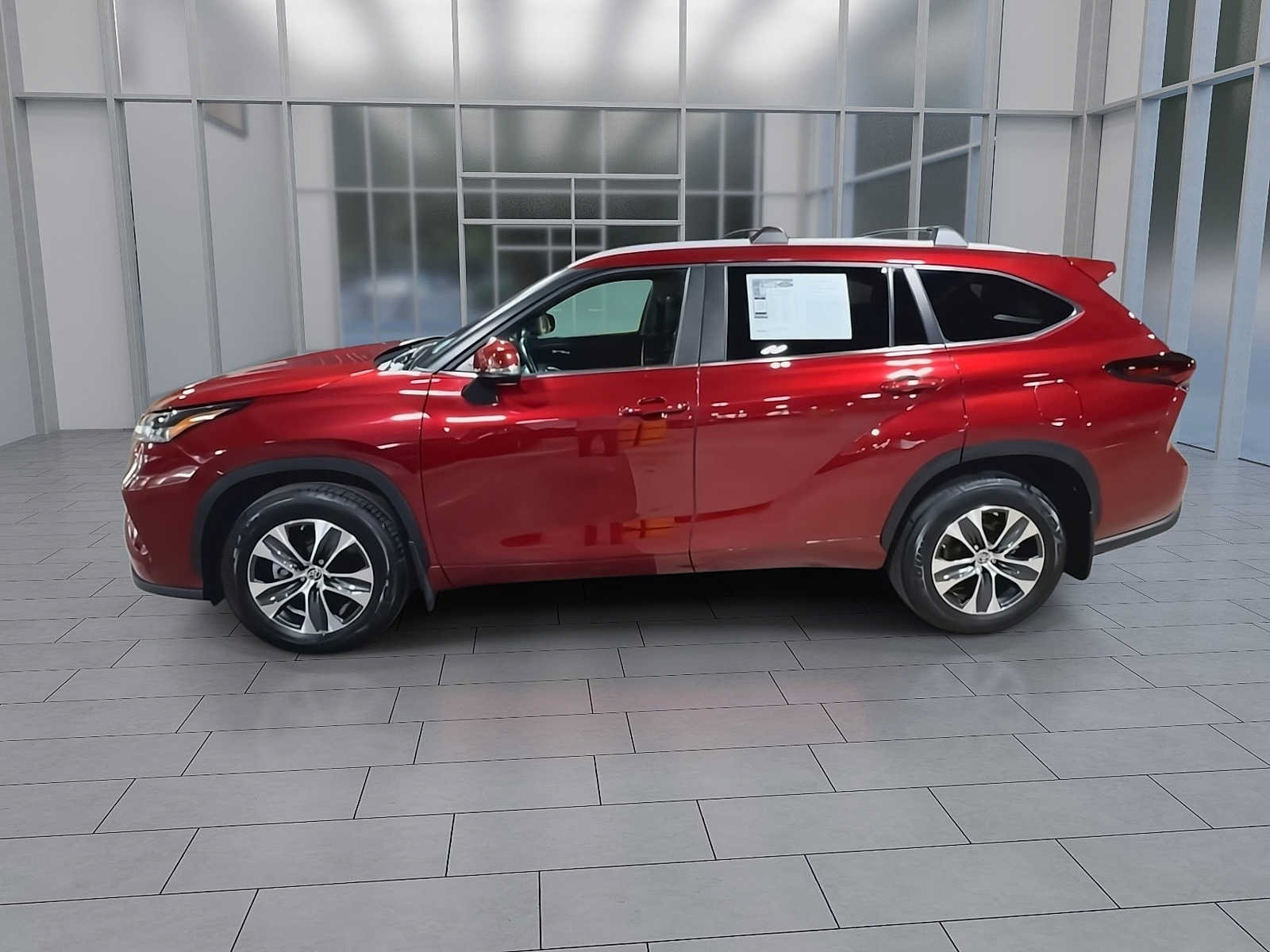 Used 2024 Toyota Highlander XLE AWD/4WD image 5
