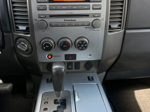 Used 2005 Nissan Titan LE w/ (T01) Tow Pkg AWD/4WD image 16