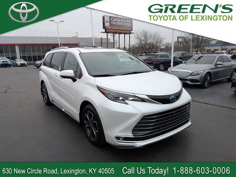 Certified 2025 Toyota Sienna Platinum image 1