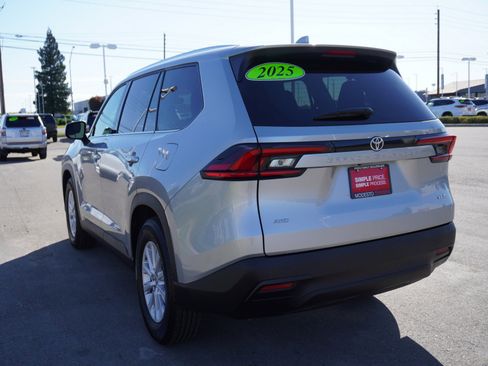 Used 2025 Toyota Grand Highlander AWD image 8