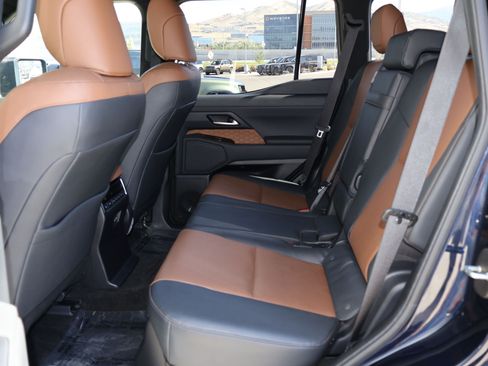 Used 2024 Lexus GX 550 w/ Accessory Package (31) AWD/4WD image 26