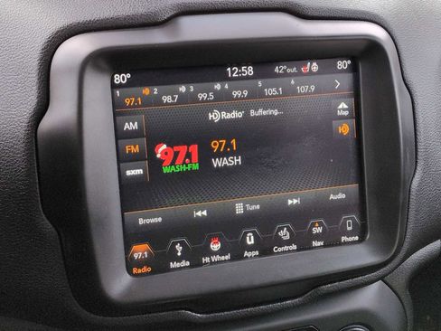 Used 2018 Jeep Renegade Latitude w/ UConnect 8.4 Nav Group image 32