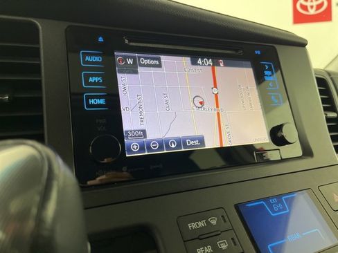 Used 2016 Toyota Sienna SE image 12