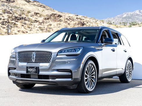Used 2023 Lincoln Aviator Reserve w/ Class IV Trailer Tow Package RWD image 5