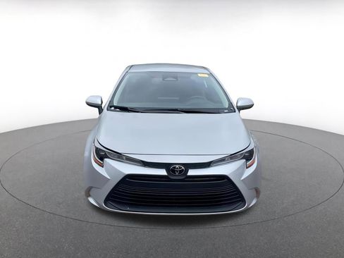 Used 2025 Toyota Corolla LE image 3