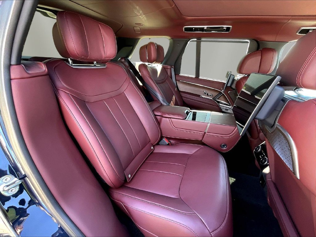 Used 2025 Land Rover Range Rover Autobiography AWD/4WD image 25