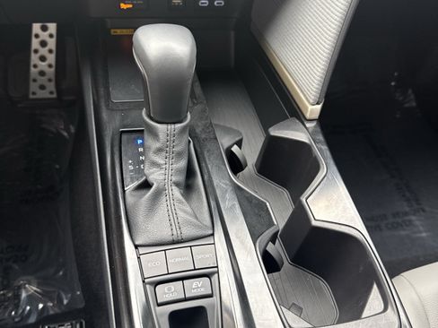 Used 2025 Toyota Camry SE FWD image 17