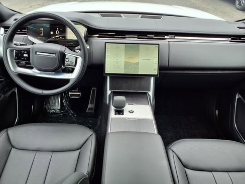 New 2025 Land Rover Range Rover SE image 4