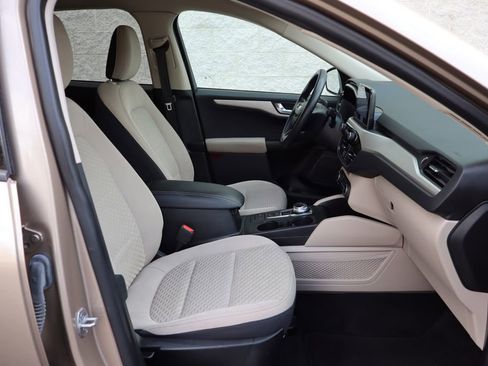 Used 2020 Ford Escape SE image 30