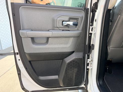 Used 2018 RAM 1500 SLT image 32