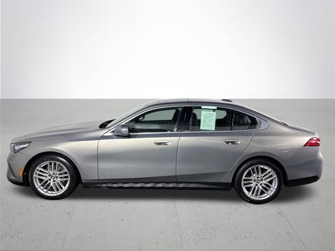 Used 2024 BMW 530i xDrive w/ Premium Package image 9