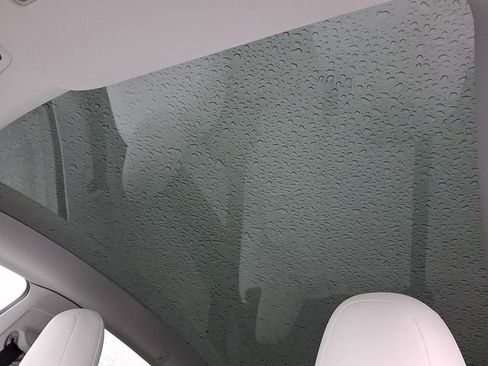 Used 2022 Tesla Model Y Performance image 18