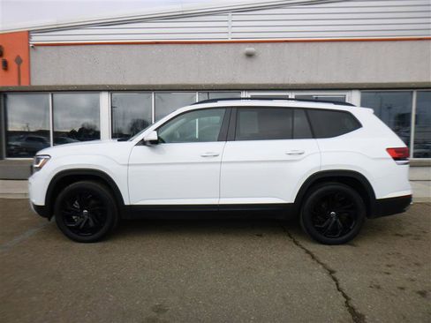 Used 2022 Volkswagen Atlas SE image 2
