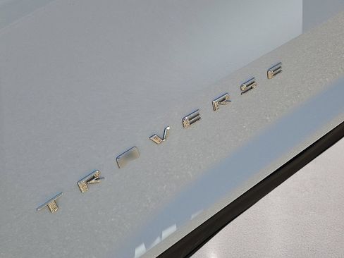Used 2025 Chevrolet Traverse LT FWD image 11