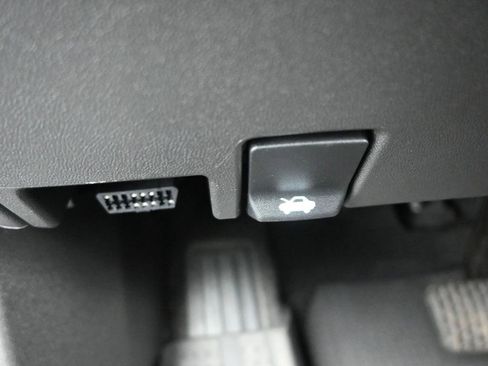 Used 2021 Chevrolet Equinox LT w/ LPO, Floor Liner Package image 24