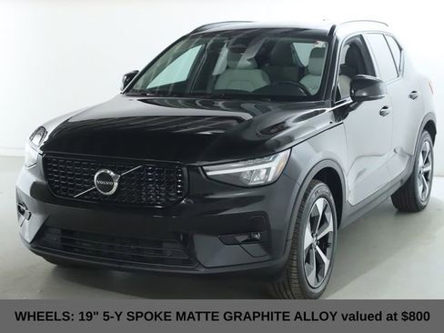 Used 2023 Volvo XC40 B5 Plus w/ Climate Package image 3
